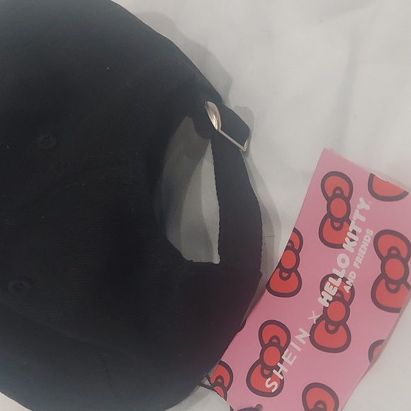 SHEIN Black Cap with Red Bow Detail - Picture 2 of 3